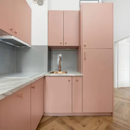 Stylish With A Desk And 2 Bedrooms In By Renters * Βρότσλαβ