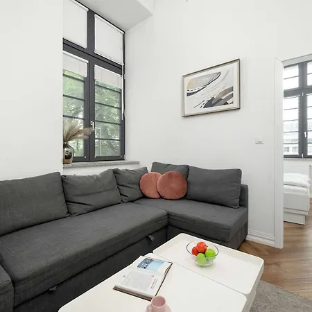 Stylish With A Desk And 2 Bedrooms In By Renters * Βρότσλαβ