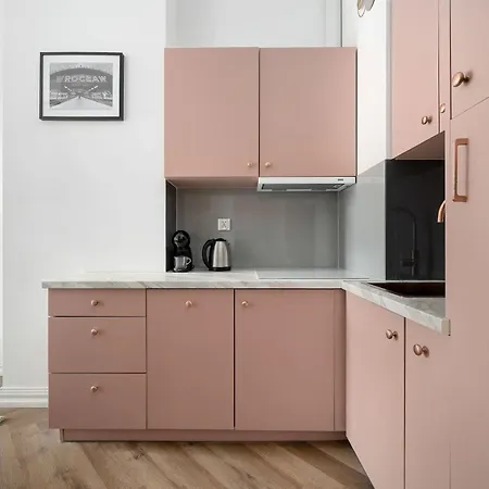 Stylish With A Desk And 2 Bedrooms In By Renters