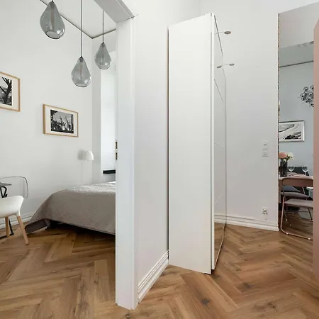 Διαμέρισμα Stylish With A Desk And 2 Bedrooms In By Renters