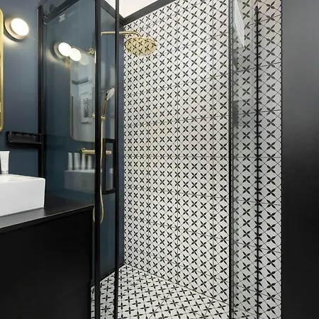 Stylish With A Desk And 2 Bedrooms In By Renters * Βρότσλαβ